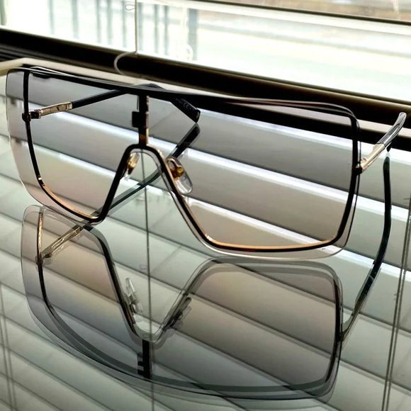 New Unisex Givenchy Sunglasses - Picture 3 of 11